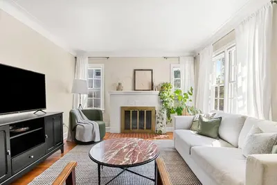 Image de New 3 Br, 5 Bed Tudor <1 Mile to The Big House