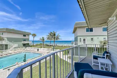 Image de New Listing! Direct Ocean with heated pool and garage