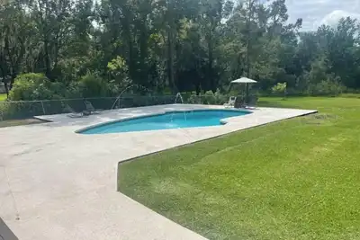 Image de Luxury Mansion w/ Putting Green and Lavish Pool