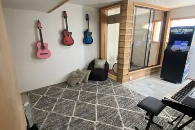 Image de ✓ Cheerful 4 bed/4 bath home w/ large patio & yard