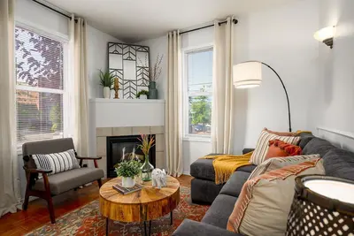 Image de Suite Magnolia. Steps to Downtown & Breweries. Modern 2 bedroom apt w\/fireplace.