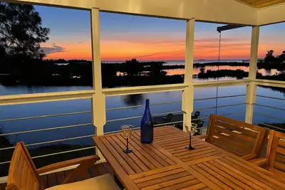 Image de Gulffront Serenity: Your Secluded Retreat for Water Adventures and Breathtaking Sunsets!