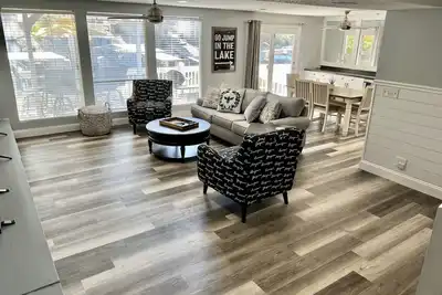 Image de Lakefront home with private dock, back of cove