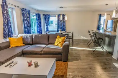 Image de FreeParking Condo 2BRs 4beds Ac Wi-Fi Smart Tv