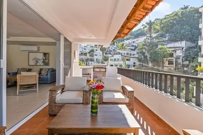 Image de Large and modern condo in Old Town Pv, 6 min. walk to beach and Malecon!