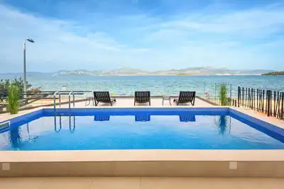 Image de Magnifique maison à Drace avec jacuzzi