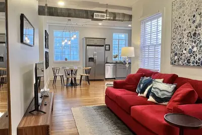 Image de Lovely Historic downtown 2 Br