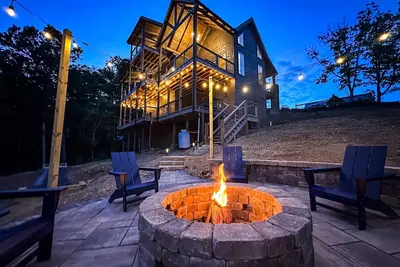 Image de Luxury Mountain Cabin | Views | 3 King Suites | Bunk Room | Game Room | Hot Tub