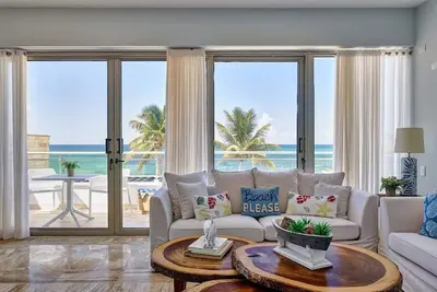 Image de Beachfront Penthouse A-401 @ Costa Atlantica