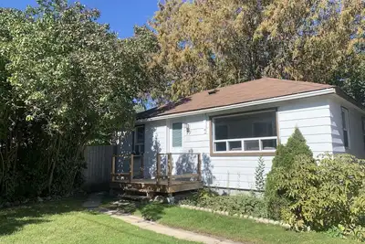 Image de Entire bungalow with 2 bedrooms, kitchen, washroom & privacy