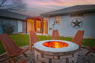 Image de Cowboy pool, Bbq, pool table, firepit, fiber internet, Wfh