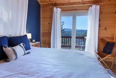 Image de Modern Cabin 5 min from Downtown\/River with Firepit\/View