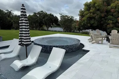 Image de Historic lakefront guesthouse