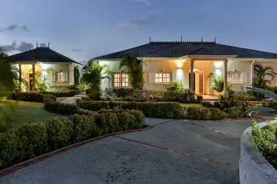 Image de Cayman Villa - Contemporary 3 bedroom Villa with Stunning Ocean Views