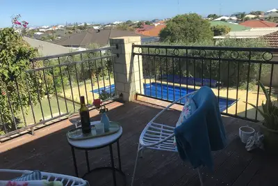 Image de Heated pool, spacious home, centrally located, walk to beach - Sleeps 10