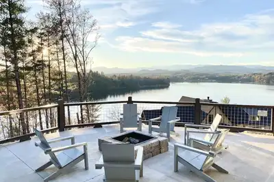 Image de New Waterfront Home - Amazing Views of Lake James and Nc Mountains