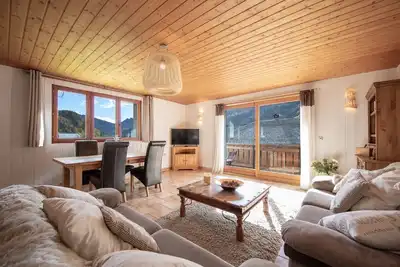 Image de Large Sunny Apt in Peaceful mountain village location