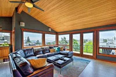 Image de Scenic Water-View Queen Anne Home, 2Mi to Downtown