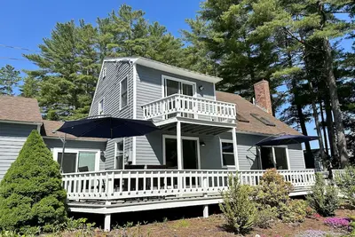 Image de Two updated lakefront homes - dock with boat slip, game room, & screened porch