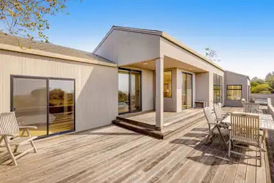 Image de Stunning home with ocean view, private hot tub, shared pools & tennis courts