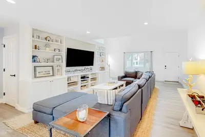 Image de Quiet coastal home with large deck, washer/dryer, Ac - golf nearby