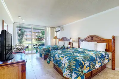 Image de Ground-floor resort condo with ocean & sunrise views - beachside pool & hot tub