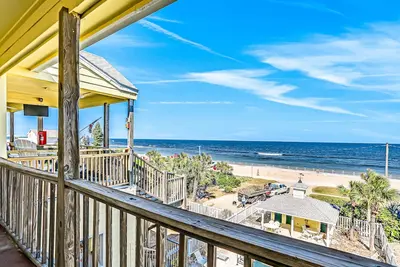Image de Oceanfront condo with pool, balcony, ocean views, W/D, & central Ac