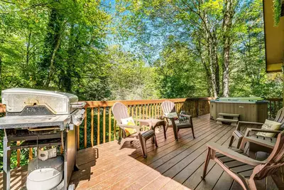 Image de Lovely dog-friendly mountain home with firepit, private hot tub, pool & tennis