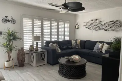 Image de Cozy Beach Cottage walk to beach!