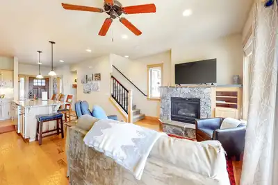 Image de Ski-in/ski-out home with mountain view, fireplace, two balconies, WiFi, & W/D