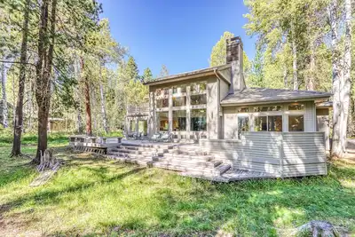 Image de Stylish & secluded home with a washer/dryer, fireplace, & resort amenity access