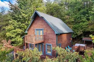 Image de Spacious Cabin 15 min to Dollywood w/Hot Tub, Game Room, Valley Views