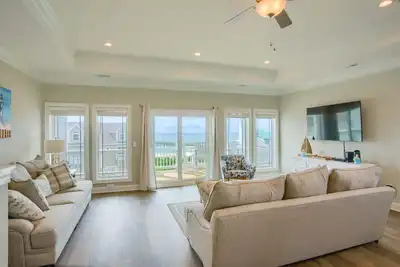 Image de Dog-friendly duplex with ocean views, beach access, washer/dryer, & elevator