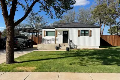 Image de Updated Bungalow - Close to town and 30 min from Lubbock!