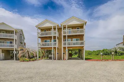Image de Ocean view duplex with a washer/dryer, central Ac, deck, & golf nearby