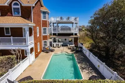 Image de Sleeps 19, Ocean Views & 4-Min Walk to the Beach