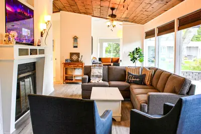 Image de Newly Renovated! Spacious house in Old Homestead