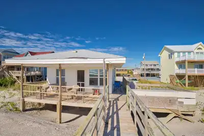 Image de Affordable oceanfront home with direct beach access, central Ac & washer/dryer