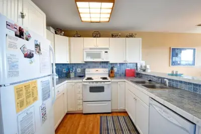 Image de Ocean and waterway-view duplex - dog-friendly, pool, beach access, central Ac