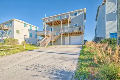 Image de Beachfront home with direct beach access, outdoor shower, ocean views, Ac