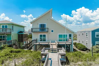 Image de Oceanfront home with beach access, a game room, washer/dryer, & central Ac