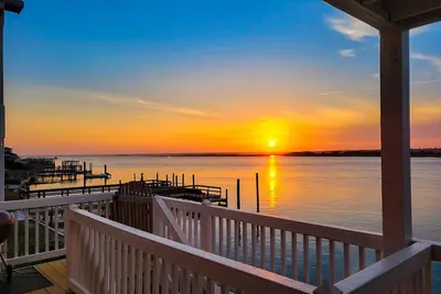 Image de Waterfront home with private boat dock & ocean view -dog-friendly & kid-friendly