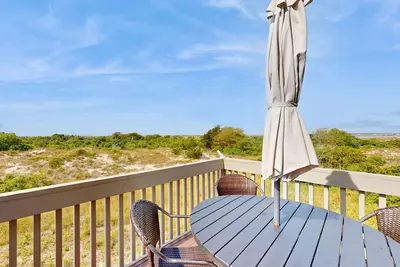 Image de Serenity Point duplex - ocean views & community pool - central Ac & W/D