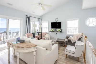 Image de Oceanfront duplex with private beach walkout, central Ac, & W/D