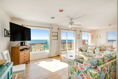 Image de Stunning beachfront home with ocean views & outdoor shower - dog-friendly