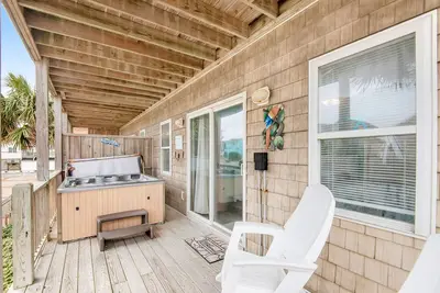 Image de Dog-friendly duplex with a hot tub, beach access, ocean views, washer\/dryer & Ac