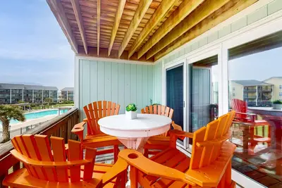 Image de 2nd-floor ocean-view condo with private beach access, community pool, gazebo