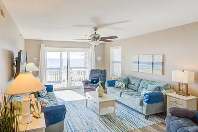 Image de Wonderful beachfront condo with beach views, elevator, community pool & grills