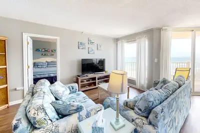 Image de Beachfront charmer with ocean & beach views, pool, game room & gym