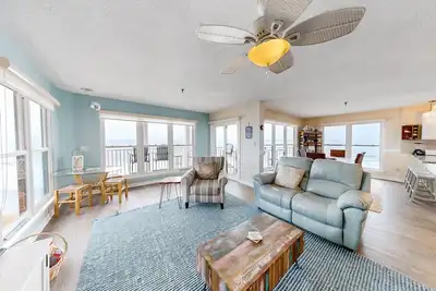 Image de Beachfront condo with ocean views, large balcony, washer/dryer, pool & tennis